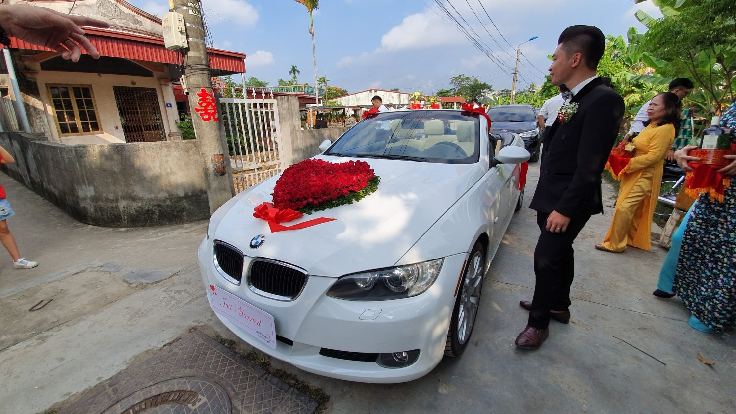 XE CƯỚI BMW MUI TRẦN TRẮNG ĐÓN DÂU TỪ BÙI THỊ TỰ NHIÊN ĐẾN HẠ ĐOẠN 2 TẠI HẢI AN – HẢI PHÒNG